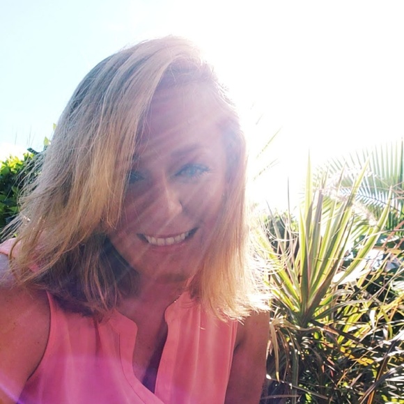 Meet your Posher, Natalie - Picture 1 of 3